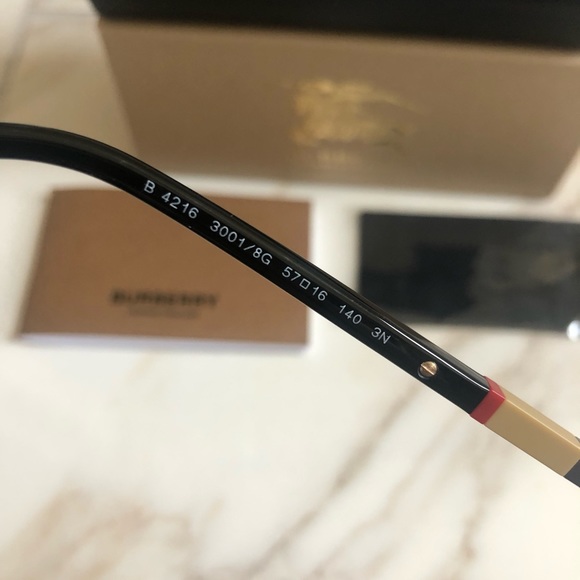 🔥NEW BURBERRY SUNGLASSES 🔥 - Picture 12 of 12